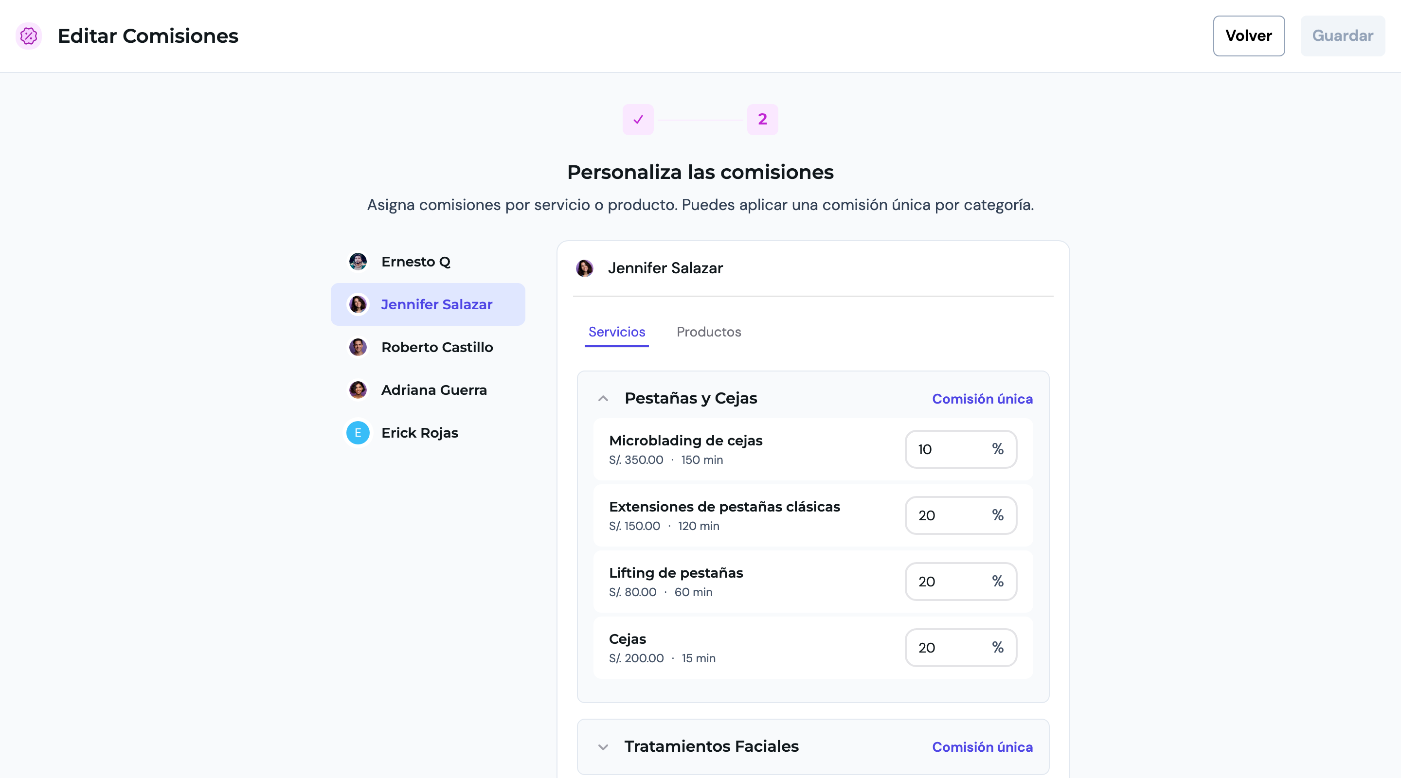 Paso 2, con la lista de profesionales a la izquierda y los porcentajes por servicio a la derecha